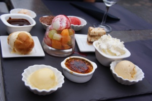 Dessert sampler tray
